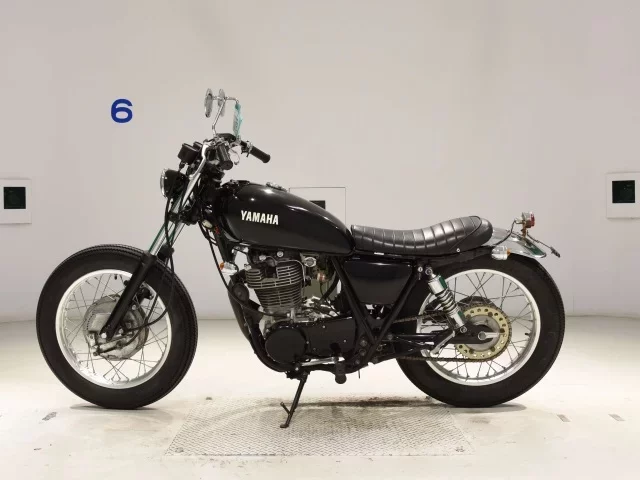 Yamaha SR400-2