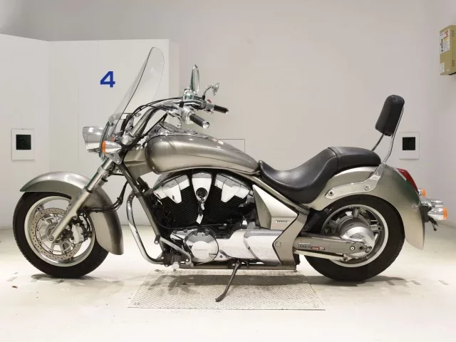 Honda VT1300CRA