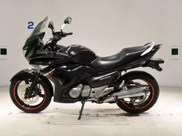 Suzuki GSR250F