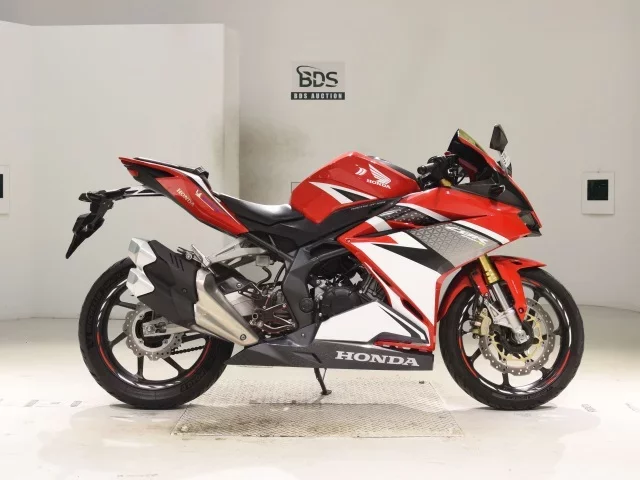 Honda CBR250RR-2A лот № 5359 оценка 5  с аукциона в Японии