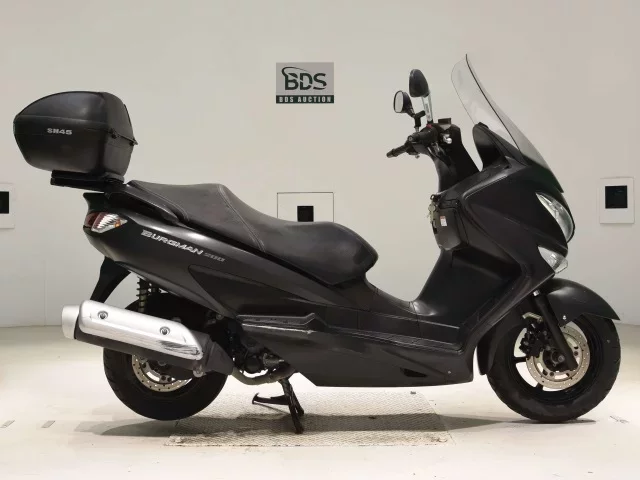 Suzuki BURGMAN200 лот № 7673 оценка 4  с аукциона в Японии