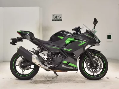 Kawasaki NINJA400-2