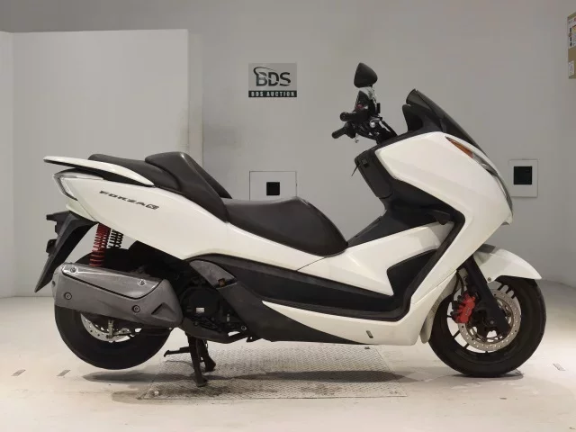 Honda FORZA лот № 7980 оценка 4  с аукциона в Японии