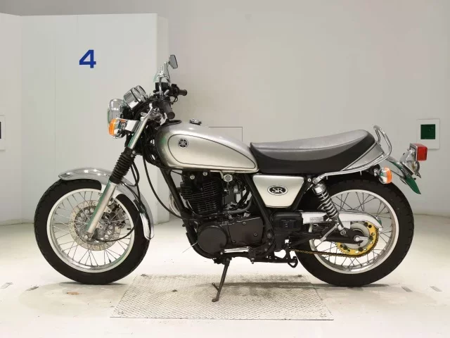 Yamaha SR400-3
