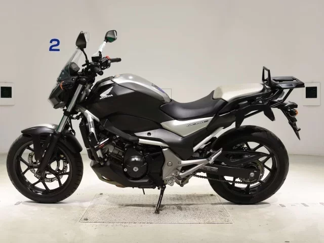 Honda NC750SD-2
