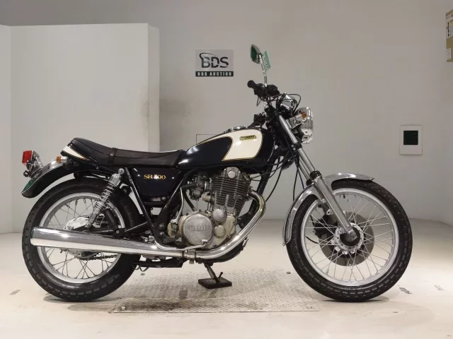 Yamaha SR500-1 лот № 0258 оценка 4  с аукциона в Японии