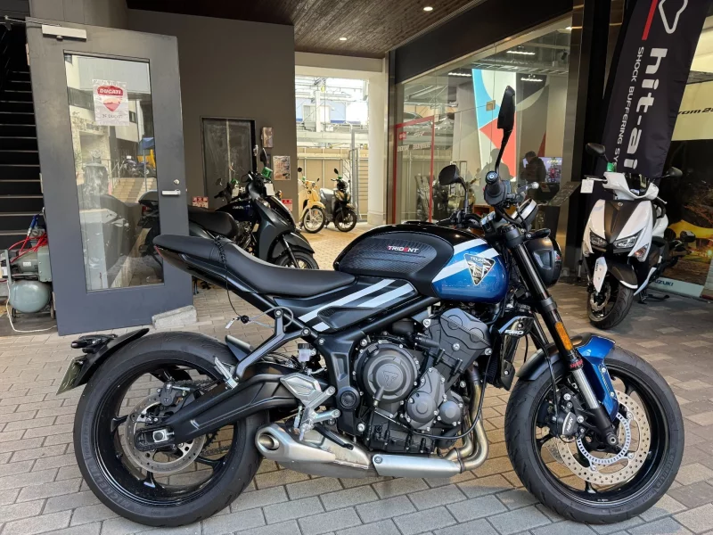 Triumph  TRIDENT 660 лот № 04180 оценка 6  с аукциона в Японии