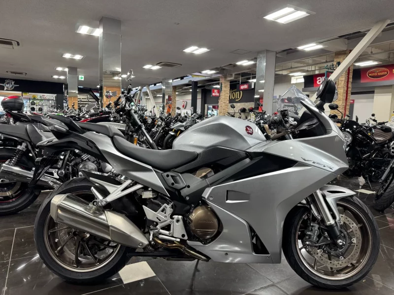 Honda VFR800F лот № 02198 оценка 4  с аукциона в Японии