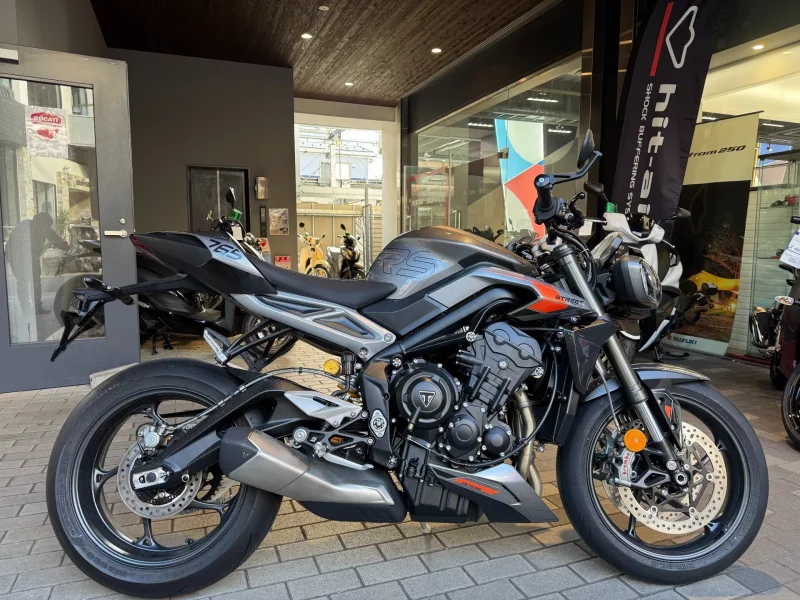 Triumph  STREET TRIPLE RS лот № 04181 оценка 7  с аукциона в Японии