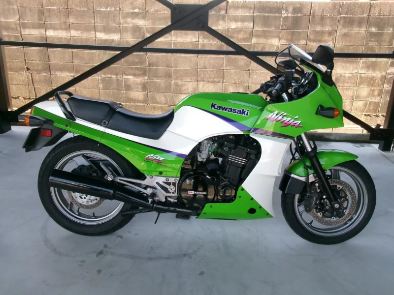 Kawasaki GPZ900R лот № 02321 оценка 4  с аукциона в Японии