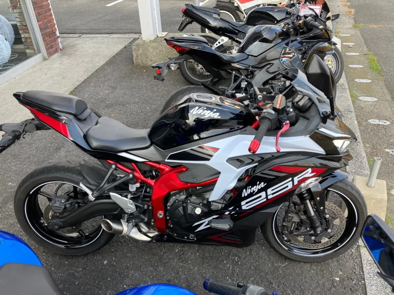 Kawasaki NINJA ZX-25R лот № 04344 оценка 4  с аукциона в Японии
