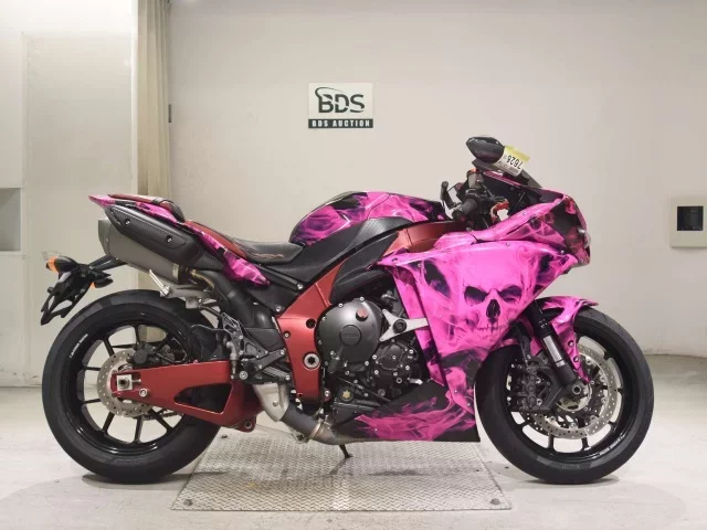 Yamaha YZF-R1 лот № 7626 оценка 4  с аукциона в Японии