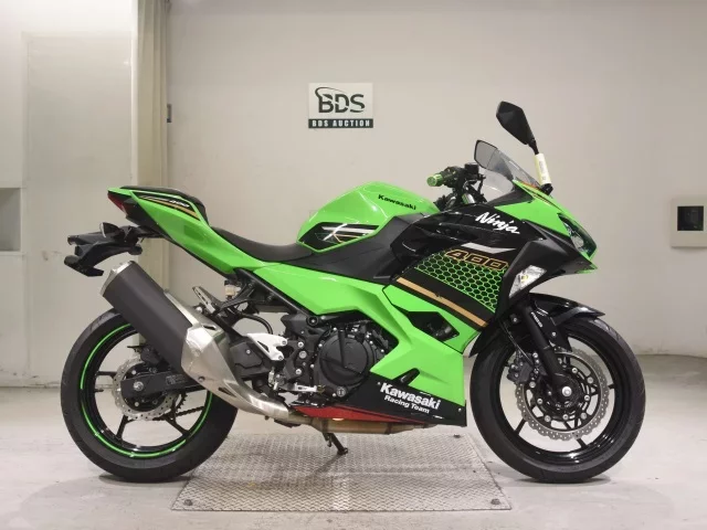 Kawasaki NINJA400-2 лот № 7615 оценка 4  с аукциона в Японии