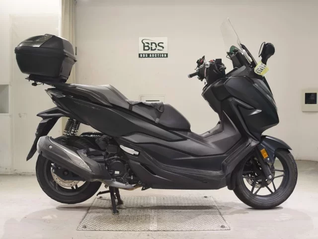 Honda FORZA -4 лот № 5241 оценка 4  с аукциона в Японии