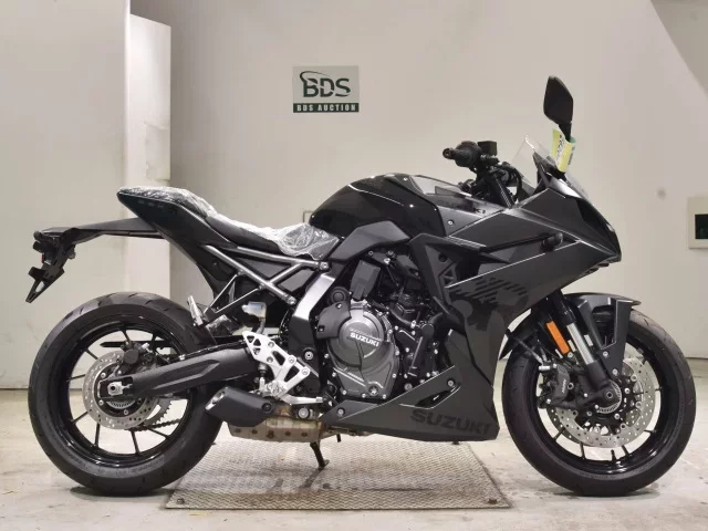Suzuki GSX-8R лот № 2620 оценка 9  с аукциона в Японии