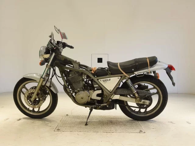 Yamaha SRX400-1