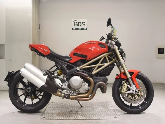 Ducati  MONSTER 1100 EVO лот № 5189 оценка 5  с аукциона в Японии
