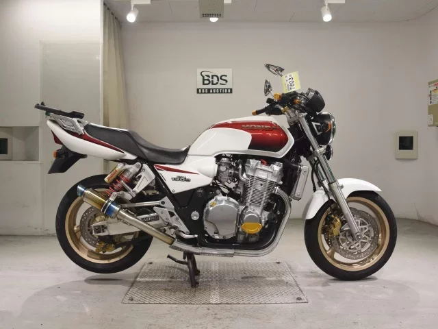 Honda CB1300SF лот № 7603 оценка 5  с аукциона в Японии
