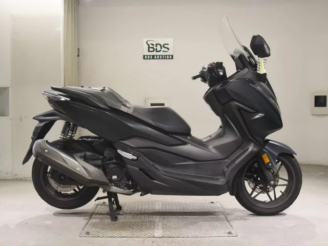 Honda FORZA -4 лот № 5226 оценка 4  с аукциона в Японии