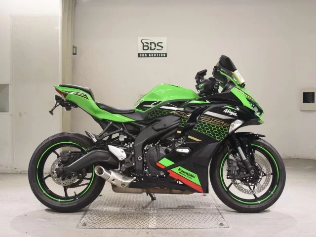 Kawasaki ZX-25R лот № 5123 оценка 5  с аукциона в Японии