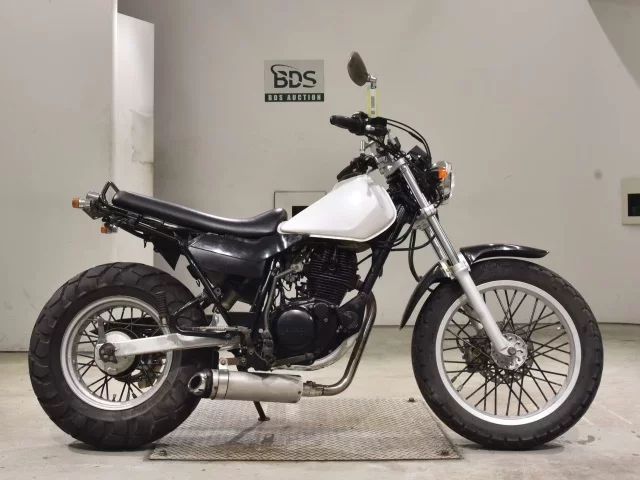 Yamaha TW200-2 лот № 2609 оценка 4  с аукциона в Японии