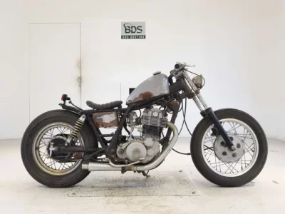 Yamaha SR400-2