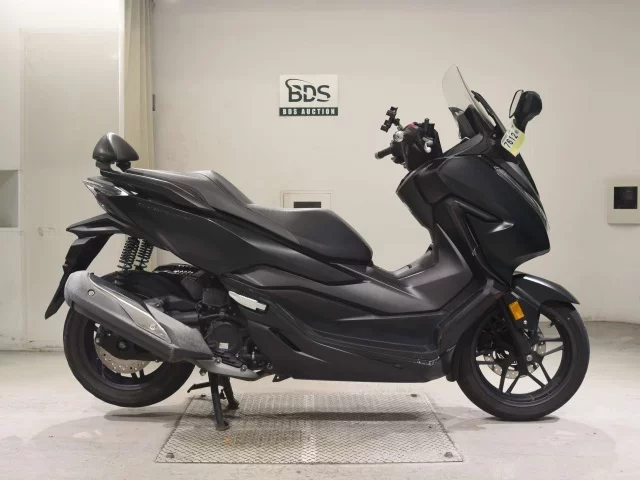 Honda FORZA -4 лот № 7612 оценка 4  с аукциона в Японии