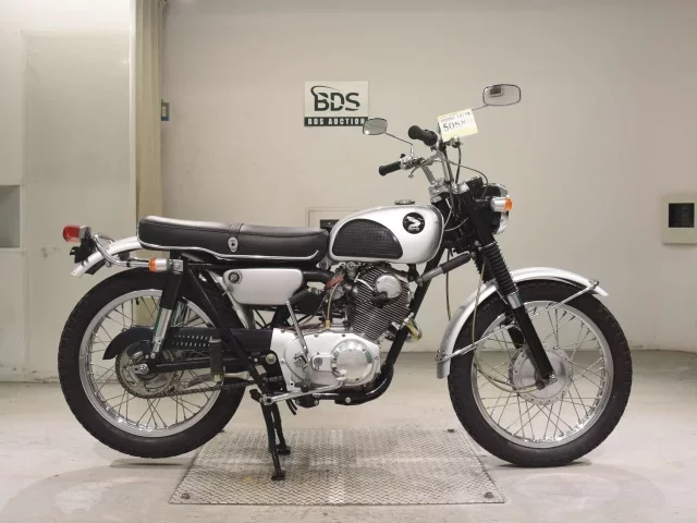 Honda CL72 лот № 5058 оценка 4  с аукциона в Японии