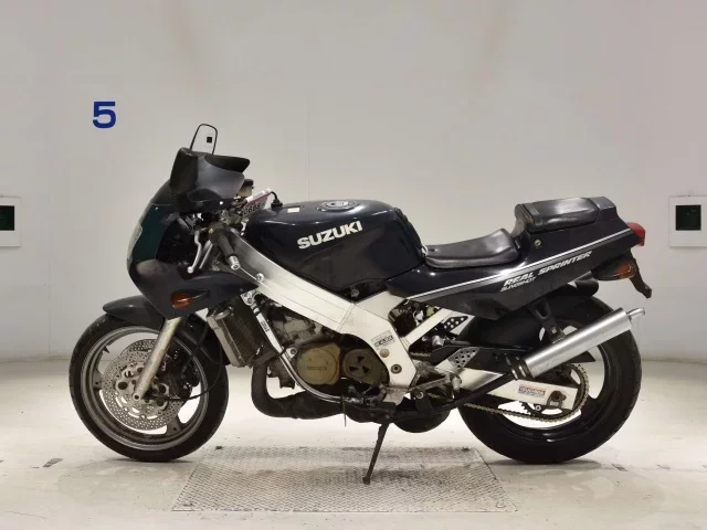 Suzuki RGV250