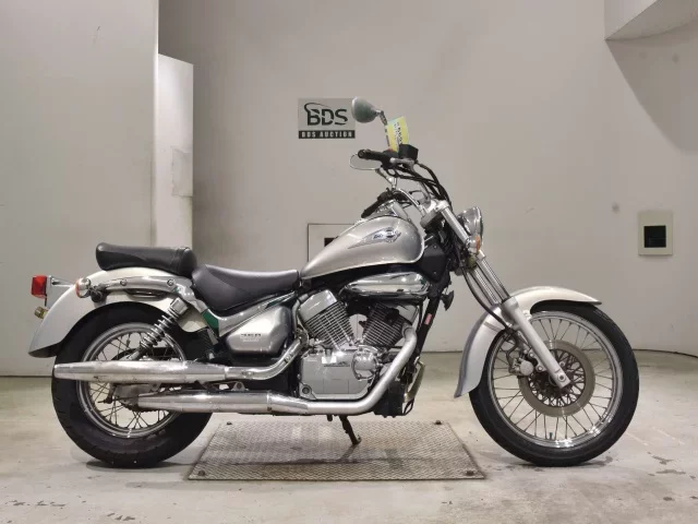 Suzuki INTRUDER 250 лот № 2699 оценка 4  с аукциона в Японии