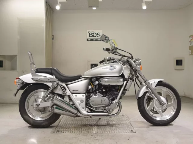 Honda MAGNA 250 лот № 5133 оценка 4  с аукциона в Японии