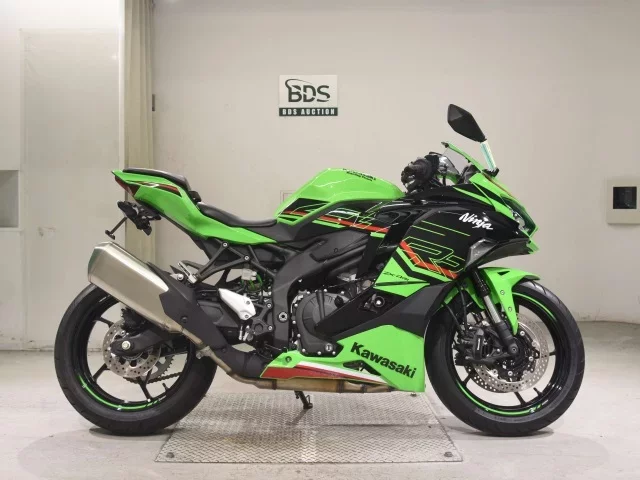 Kawasaki ZX-4RR лот № 7621 оценка 6  с аукциона в Японии