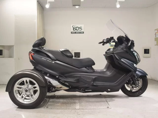 Suzuki SKY WAVE 650LX TRIKE лот № 7653 оценка 4  с аукциона в Японии