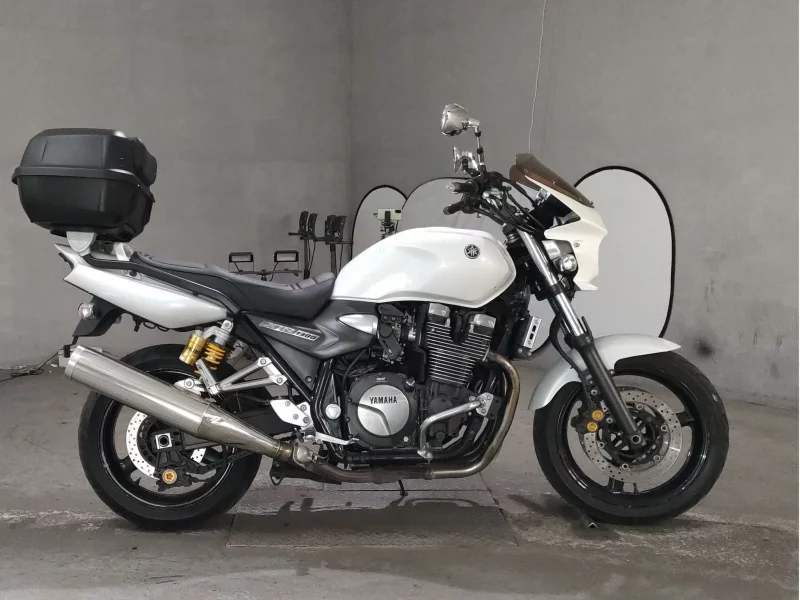 Yamaha XJR1300L TRAINING CAR