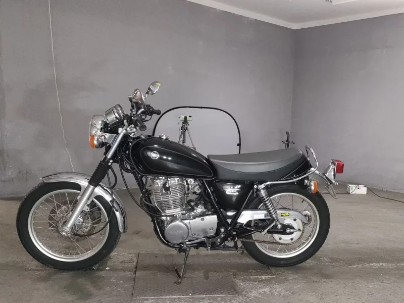 Yamaha SR400-1