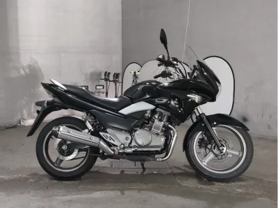 Suzuki GSR250S