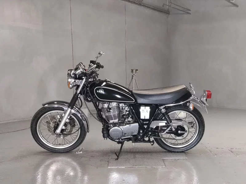 Yamaha SR400-1