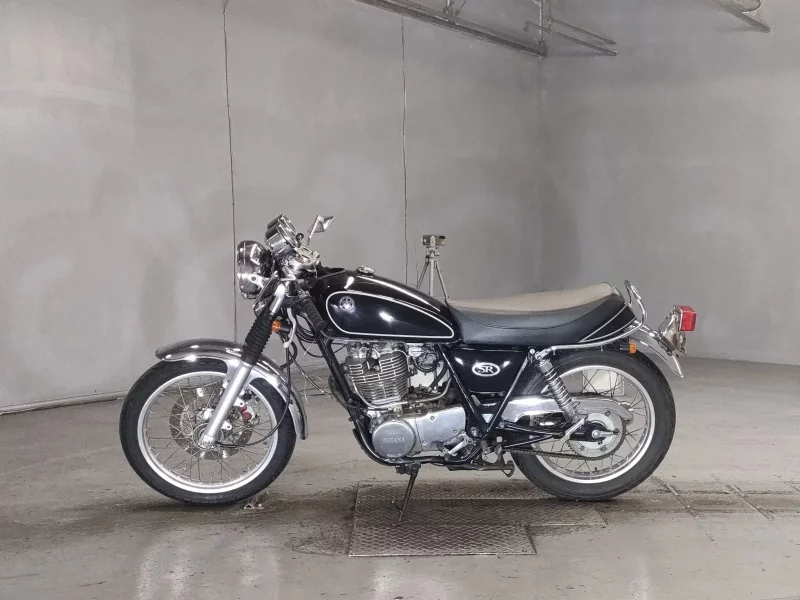 Yamaha SR400-1