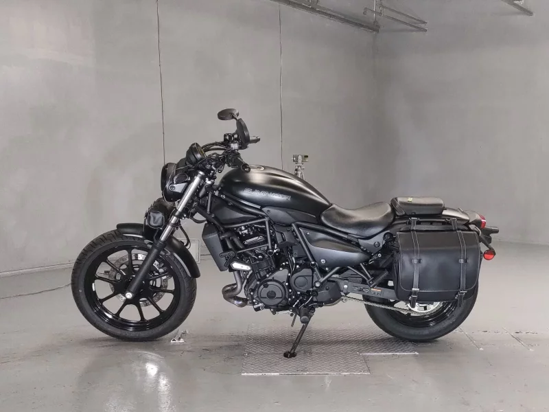 Kawasaki ELIMINATOR 400-1
