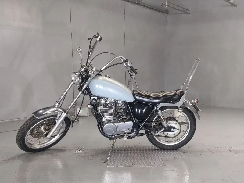 Yamaha SR400-1
