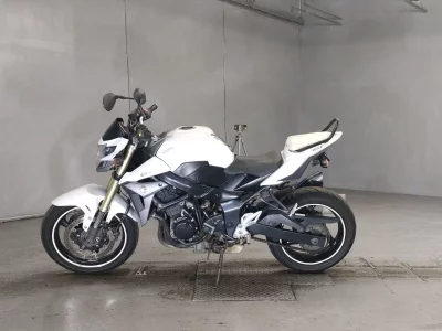 Suzuki GSR750