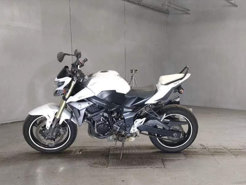 Suzuki GSR750