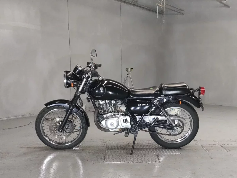 Suzuki ST250