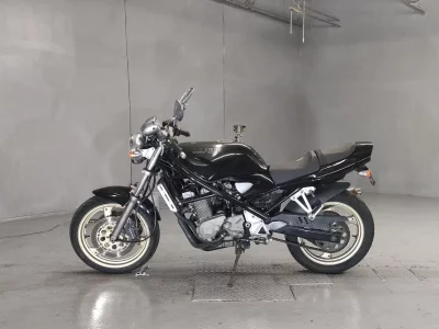 Suzuki BANDIT400-1