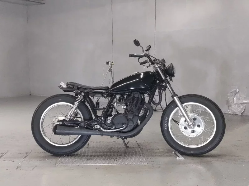 Yamaha SR400-1