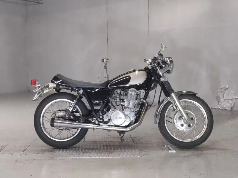 Yamaha SR400-1