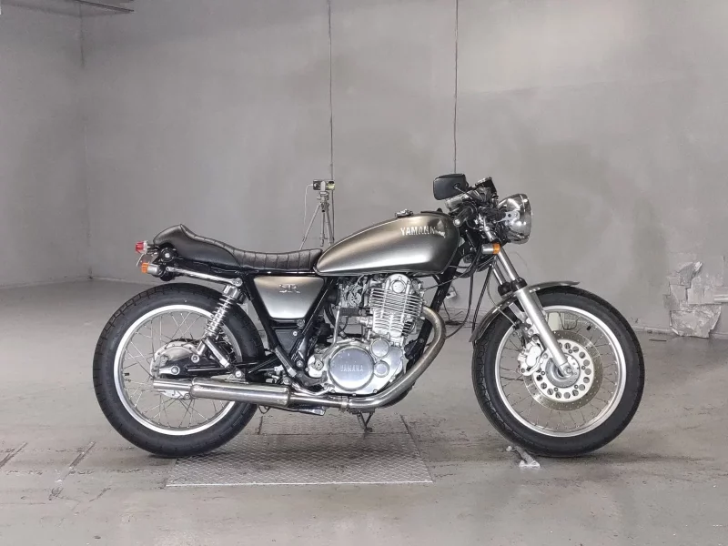 Yamaha SR400-1
