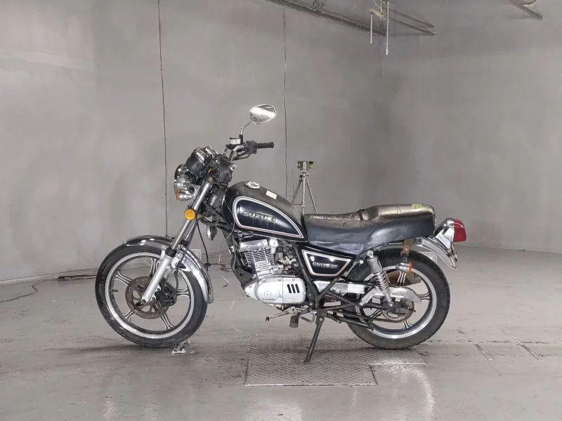 Suzuki GN125-2F