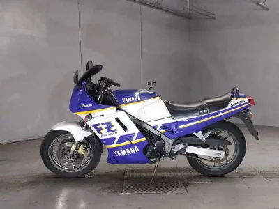 Yamaha FZ750