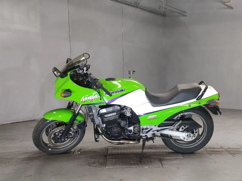 Kawasaki GPZ900R
